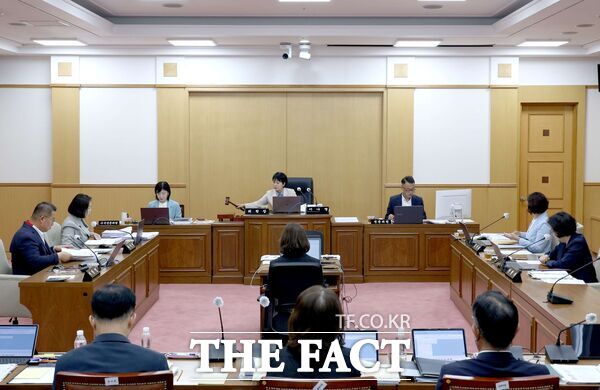 대전시의회 교육위원회가 23일 제297회 임시회 제5차 회의를 열고 있다. /대전시의회