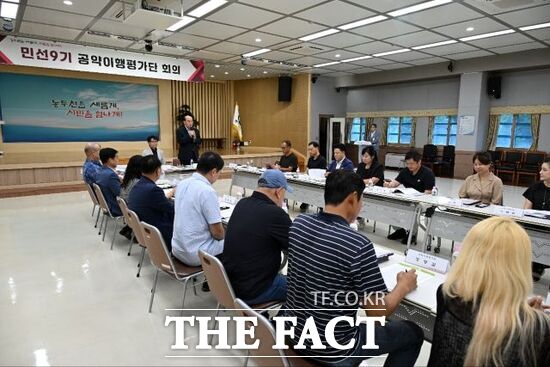 23일 열린 경기 동두천시 민선9기 공약이행평가단 회의에 박형덕 경기 동두천시장이 공약 이행에 대한 각오를 밝히고 있다. /동두천시