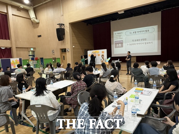 대전해든학교가 한국토론문화지원단과 함께 진행한 교사자치활동 토의 모습 /대전시교육청