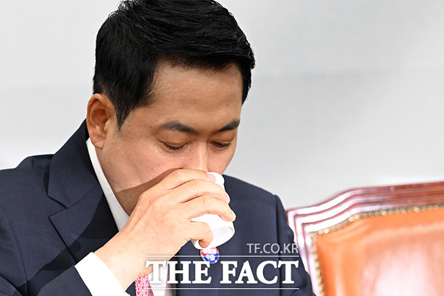국민의힘 윤리위원회가 본격 가동을 시작했지만 정족수 미달과 윤리위원 사의 사태가 이어지면서 해당행위 징계를 거듭 강조해온 장동혁 국민의힘 대표(사진) 구상이 흔들리는 모양새다. /남용희 기자