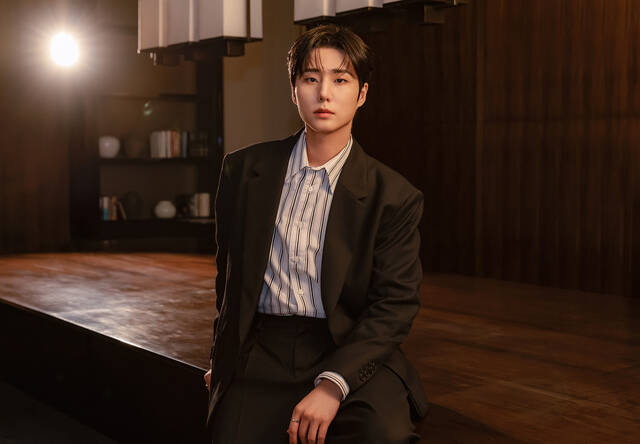 YOUNGEST에는 타이틀곡 Shut The Door를 포함해 총 15곡이 수록된다./JYP엔터테인먼트