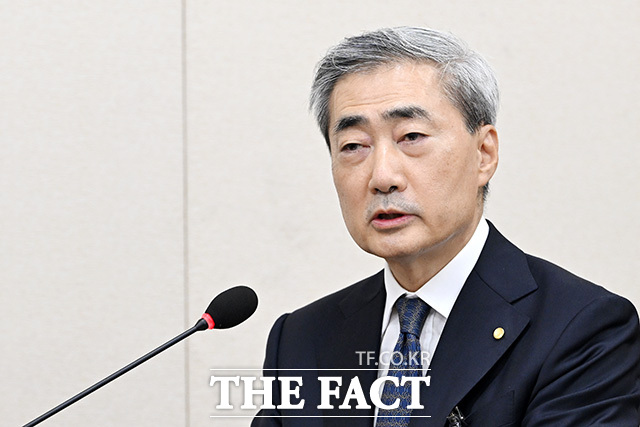 [더팩트ㅣ국회=남용희 기자] 신현송 한국은행 총재가 취임 후 첫 재산신고를 통해 82억2409만원의 재산이 있다고 밝혔다. /남용희 기자