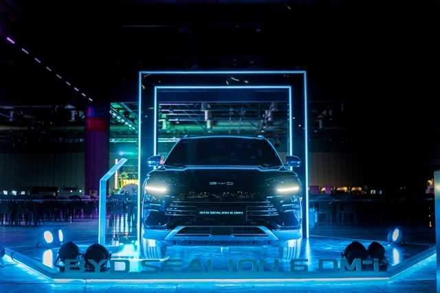 워터밤 서울 2026에 전시된 BYD 씨라이언 6 DM-i. /BYD코리아