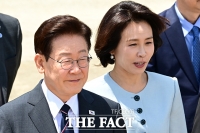  순방 앞두고 미소 띤 이재명 대통령 [포토]