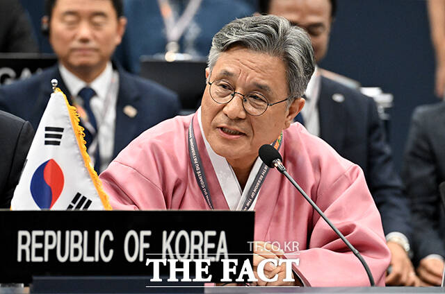 '한국의 갯벌' 2단계 등재 확정 뒤 발언하는 허민 국가유산청장.