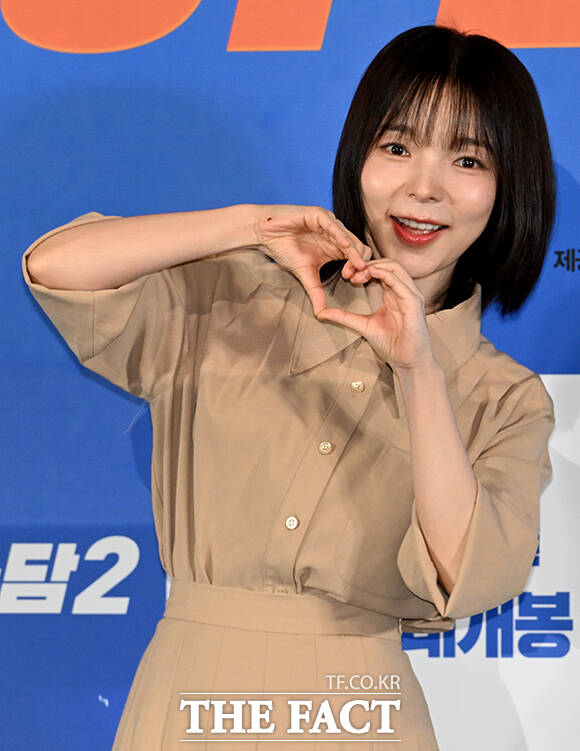 배우 이상윤, 려운, 엄정화, 박성웅, 박진주, 최수영, 배정남(왼쪽부터)가 27일 오후 서울 용산구 아이파크몰 CGV에서 열린 영화 '오케이 마담2' 언론시사회 및 기자간담회에 참석해 포즈를 취하고 있다. /박상민 기자
