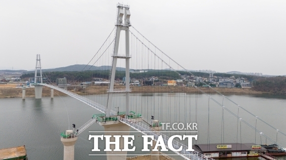 여주시 남한강 출렁다리. / 경기도
