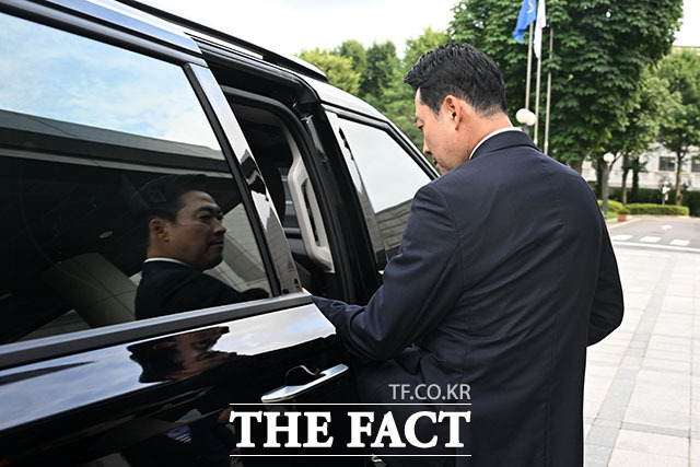 장동혁 국민의힘 대표가 27일 오후 경기 과천시 중앙선거관리위원회에 선거소청 심리 구두변론을 마친 뒤 브리핑을 하고 있다. /과천=서예원 기자