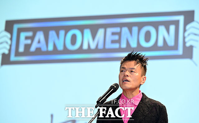 박진영 대중문화교류위원회 공동위원장이 ‘2027 패노메논 추진계획 발표 기자간담회’에 참석해 발표를 하고 있다.