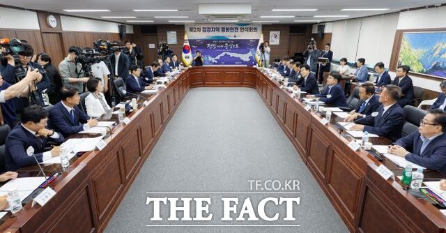 27일 정부서울청사에서 제2차 접경지역 평화안전 연석회의가 열리고 있다. /경기도