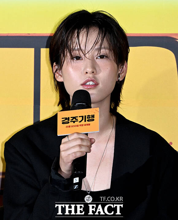 배우 공효진, 이정은, 박소담, 이연(왼쪽부터)이 27일 오전 서울 광진구 롯데시네마 건대입구점에서 열린 영화 '경주기행' 제작보고회에 참석해 포즈를 취하고 있다. /박상민 기자