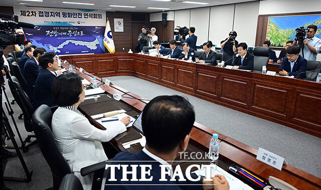 정동영 통일부 장관이 27일 오전 서울 종로구 정부서울청사에서 열린 제2차 접경지역 평화안전 연석회의에 참석해 모두발언을 하고 있다. /임영무 기자