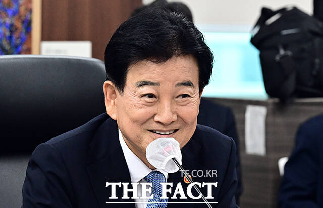 정동영 통일부 장관이 27일 오전 서울 종로구 정부서울청사에서 열린 제2차 접경지역 평화안전 연석회의에 참석해 모두발언을 하고 있다. /임영무 기자