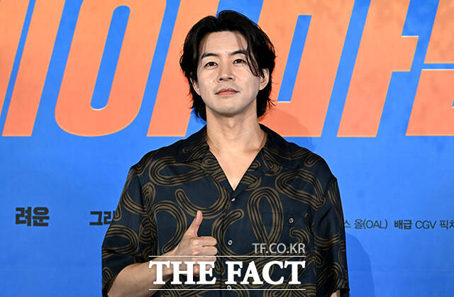 배우 이상윤, 려운, 엄정화, 박성웅, 박진주, 최수영, 배정남(왼쪽부터)가 27일 오후 서울 용산구 아이파크몰 CGV에서 열린 영화 '오케이 마담2' 언론시사회 및 기자간담회에 참석해 포즈를 취하고 있다. /박상민 기자