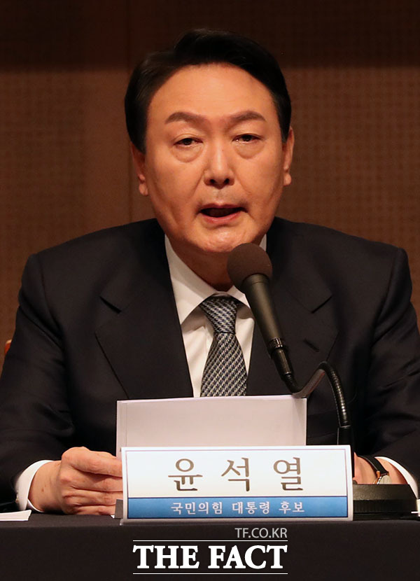 윤석열 당시 국민의힘 대선후보가 지난 2021년 12월14일 오전 서울 중구 프레스센터 국제회의장에서 열린 관훈클럽 초청 토론회에서 모두발언을 하고 있다. /국회사진취재단