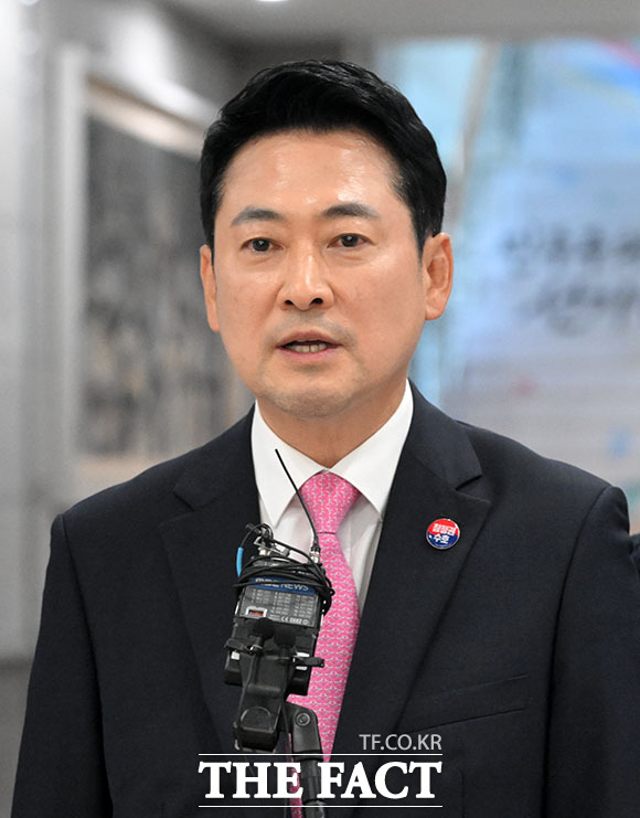 장동혁 국민의힘 대표가 27일 오후 경기 과천시 중앙선거관리위원회에 선거소청 심리 구두변론을 마친 뒤 브리핑을 하고 있다. /과천=서예원 기자