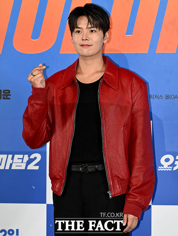 배우 이상윤, 려운, 엄정화, 박성웅, 박진주, 최수영, 배정남(왼쪽부터)가 27일 오후 서울 용산구 아이파크몰 CGV에서 열린 영화 '오케이 마담2' 언론시사회 및 기자간담회에 참석해 포즈를 취하고 있다. /박상민 기자