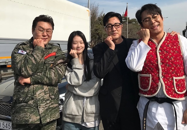 올여름 안방극장을 뜨겁게 달군 SBS 금토드라마 '김부장'이 시청률 23%라는 놀라운 기록과 함께 해피엔딩으로 막을 내렸다. 최종회는 전국 시청률 23.0%, 순간 최고 27.1%를 기록하며 자체 최고 시청률을 경신했다./소지섭 SNS