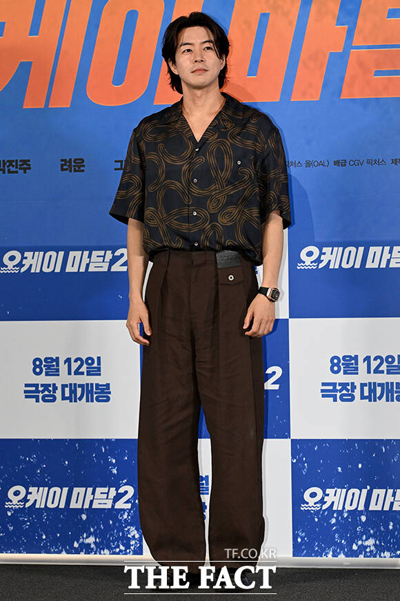 배우 이상윤, 려운, 엄정화, 박성웅, 박진주, 최수영, 배정남(왼쪽부터)가 27일 오후 서울 용산구 아이파크몰 CGV에서 열린 영화 '오케이 마담2' 언론시사회 및 기자간담회에 참석해 포즈를 취하고 있다. /박상민 기자