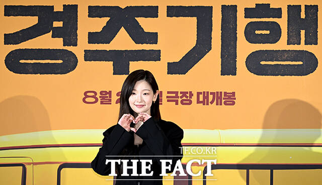 배우 공효진, 이정은, 박소담, 이연(왼쪽부터)이 27일 오전 서울 광진구 롯데시네마 건대입구점에서 열린 영화 '경주기행' 제작보고회에 참석해 포즈를 취하고 있다. /박상민 기자