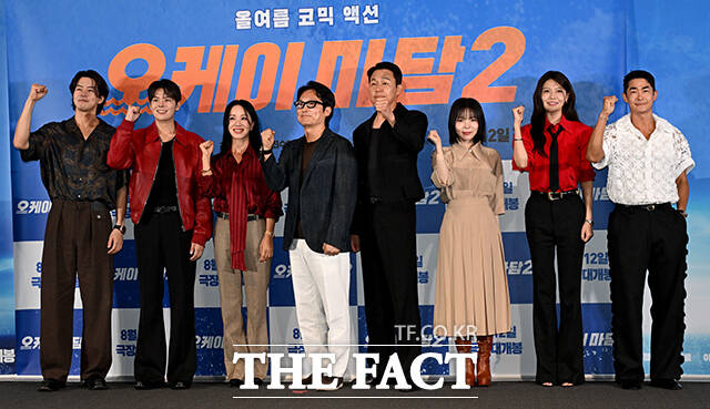 배우 이상윤, 려운, 엄정화, 박성웅, 박진주, 최수영, 배정남(왼쪽부터)가 27일 오후 서울 용산구 아이파크몰 CGV에서 열린 영화 '오케이 마담2' 언론시사회 및 기자간담회에 참석해 포즈를 취하고 있다. /박상민 기자