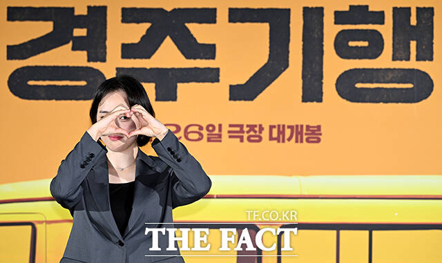 배우 공효진, 이정은, 박소담, 이연(왼쪽부터)이 27일 오전 서울 광진구 롯데시네마 건대입구점에서 열린 영화 '경주기행' 제작보고회에 참석해 포즈를 취하고 있다. /박상민 기자