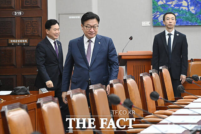 원구성 이후 첫 운영위 전체회의 참석하는 국민의힘.