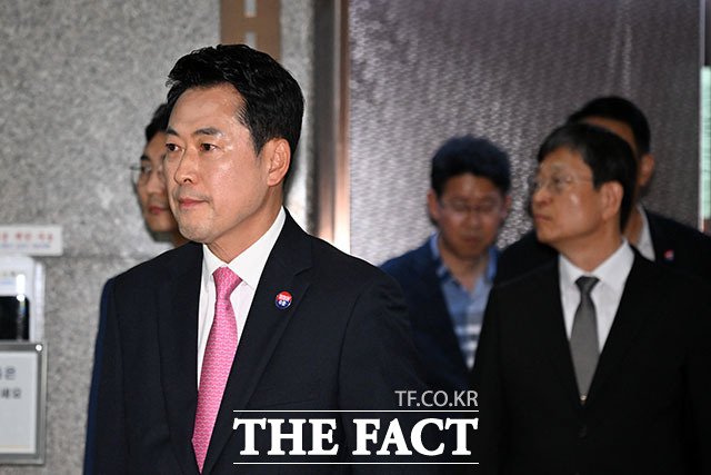 장동혁 국민의힘 대표가 27일 오후 경기 과천시 중앙선거관리위원회에 선거소청 심리 구두변론을 마친 뒤 브리핑을 하고 있다. /과천=서예원 기자