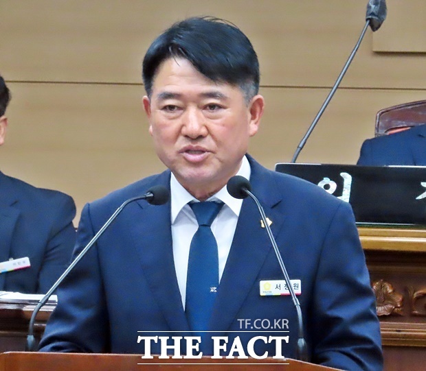 서장원 의원이 27일 부여군의회 제302회 임시회 제1차 본회의에서 5분 자유발언을 하고 있다. /김형중 기자