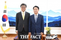  조정식 국회의장, 최휘영 문체부 장관 접견 [TF사진관]