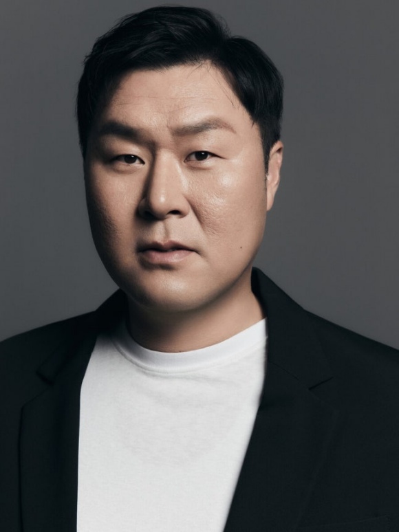 배우 윤경호가 <더팩트>와 만나 SBS 금토드라마 '김부장' 종영 기념 인터뷰를 진행했다. /눈컴퍼니