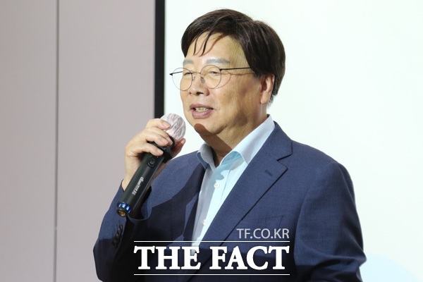 권선택 전 대전시장이 28일 대전여성가족원에서 열린 송영길 더불어민주당 당대표 후보 타운홀미팅에서 축사를 하고 있다. /정예준 기자