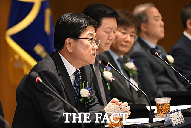 협약식의 의미를 설명하는 최교진 장관.