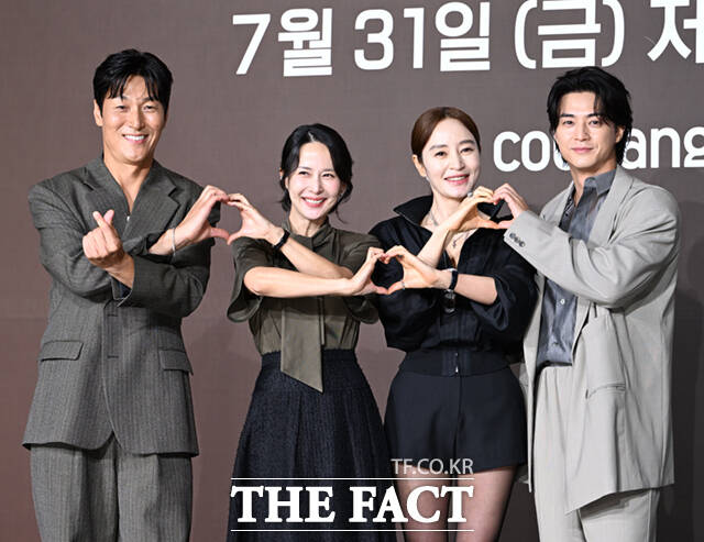 배우 김재철과 조여정, 김혜수, 김지훈(왼쪽부터)이 쿠팡플레이 새 시리즈 '지금 불륜이 문제가 아닙니다'로 호흡을 맞춘 가운데 작품의 반전을 자신했다. /이새롬 기자
