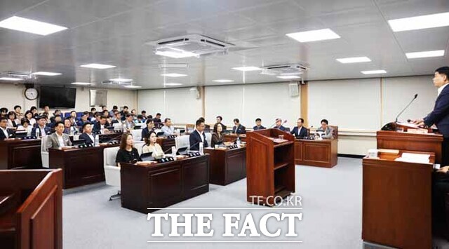 영주시의회는 지난 20일부터 28일까지 9일간 일정으로 열린 제303회 임시회를 28일 제2차 본회의를 끝으로 의사일정을 마무리 했다. /영주시 의회