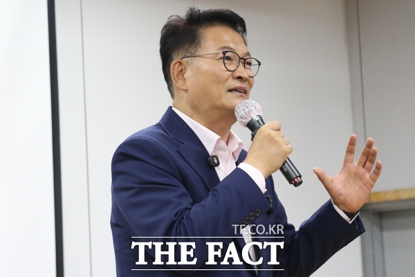 송영길 더불어민주당 대표 후보가 28일 대전여성가족원에서 열린 타운홀미팅에서 연설을 하고 있다. /정예준 기자