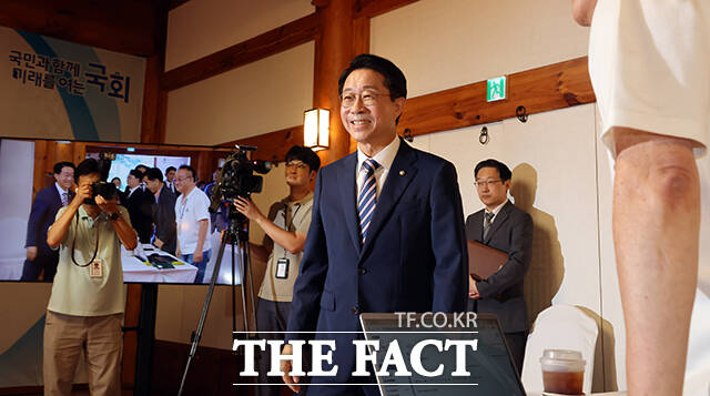 조정식 국회의장이 28일 오전 서울 여의도 국회 사랑재에서 열린 취임 첫 기자 간담회에 참석해 취재진의 질의에 답변을 하고 있다. /국회사진기자단