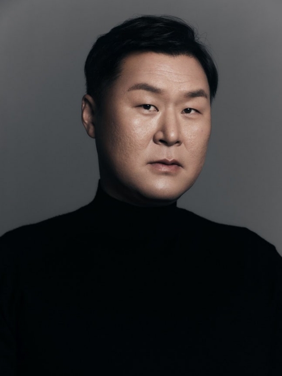 1년 7개월 동안 무려 13개의 작품에 출연한 배우 윤경호지만 그의 다작 행보는 아직 끝나지 않았다. 출격 대기 중인 차기작이 줄줄이 공개될 예정이다. /눈컴퍼니