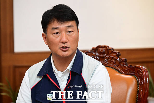 전국민주노동조합총연맹(민주노총)은 28일 오후 서울 중구 민주노총 위원장실에서 기획예산처와 간담회를 갖고 공공부문 비정규직 노동자 처우 개선 방안 등을 논의했다. /남윤호 기자