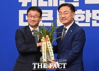  한병도 대표 직무대행 예방한 신장식 신임 대표 [TF사진관]