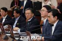  국무총리 모두발언 듣는 정성호 법무부 장관 [포토]