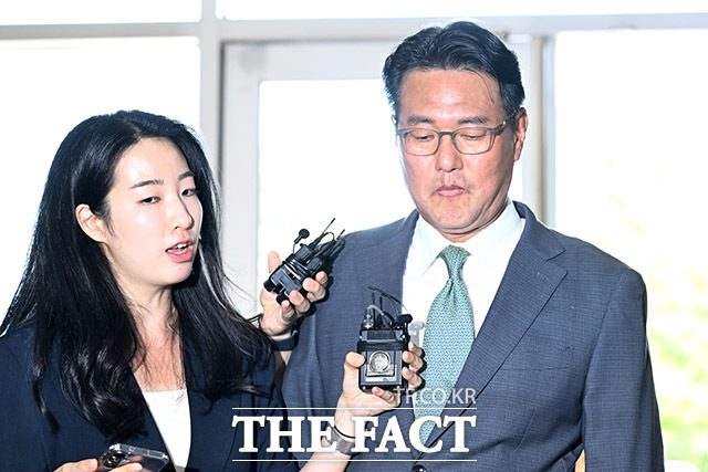 직권남용 권리행사 방해 혐의를 받는 김태효 전 국가안보실 1차장이 11일 오후 서울 서초구 순직해병특검 사무실로 조사를 받기 위해 이동하고 있다./남용희 기자
