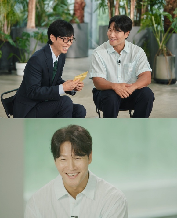 방송인 유재석(왼쪽 위)과 가수 김종국이 tvN 예능프로그램 '유 퀴즈 온 더 블럭'으로 만난다. /tvN