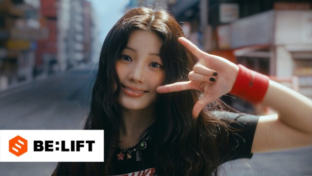 그룹 아일릿은 'It's Me'에서 기존의 이미지나 음악 노선과 전혀 다른 하드 테크노 장르를 선택해 좋은 반응을 얻었다. 하지만 이는 대형 기획사이기에 가능한 시도라는 반응이다./아일릿 공식 유튜브 채널 캡처