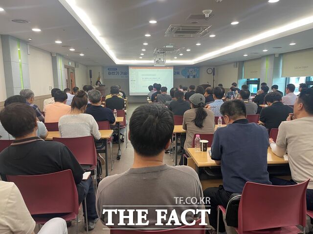 29일 대전시교육청 회의실에서 '2026 하반기 공사관계자 및 기술직공무원 청렴 교육'을 진행하고 있다. /대전시교육청