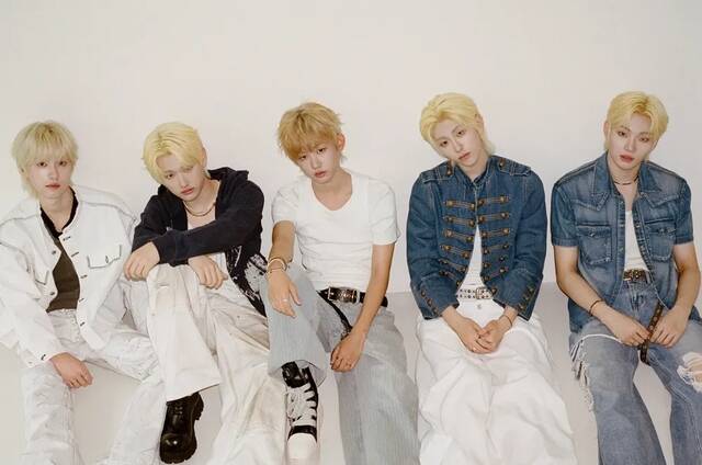 밴드 에스플릿이 데뷔 싱글 'SPLAY : CHAPTER 01'에 '막차'와 'Domino', 'Celebration'까지 3곡을 수록한다./LM엔터테인먼트, 카카오엔터테인먼트