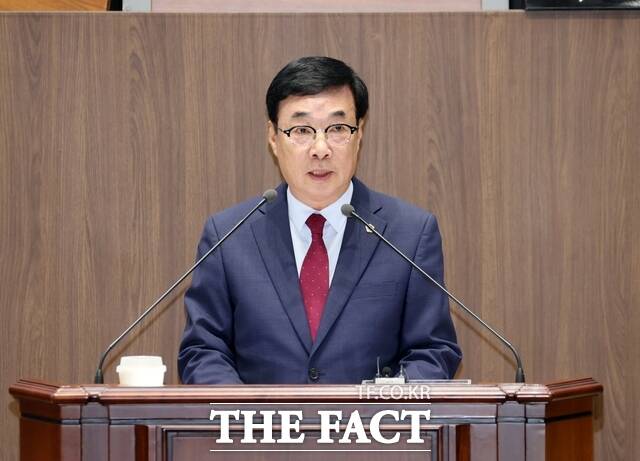 박기영 충남도의원(국민의힘, 공주2)이 29일 열린 충남도의회 제370회 임시회 제2차 본회의 5분발언에서 금강수목원의 조속한 재개장을 촉구하고 있다. /충남도의회