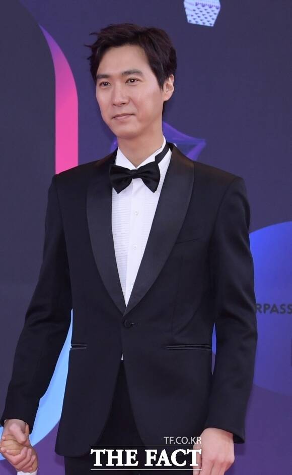 그룹 젝스키스 출신 고지용이 이혼한 사실을 뒤늦게 알리며 