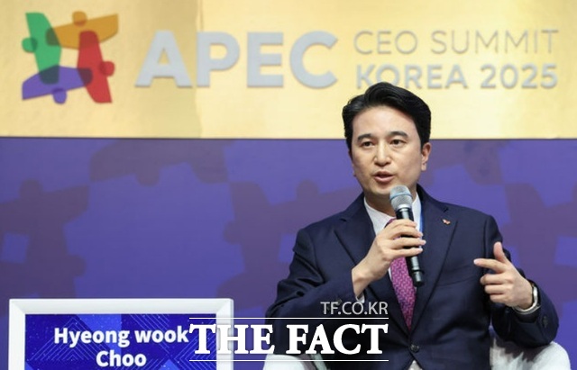 추형욱 SK이노베이션 대표이사가 지난 16일 베트남 에너지, 발전 기업 경영진을 만나 에너지 협력안을 제안했다. /뉴시스