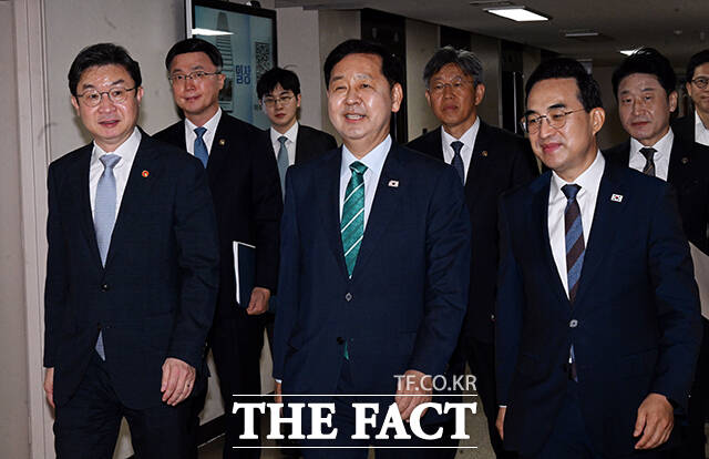 금융당국이 단일종목 레버리지 ETF에 개인별 투자한도를 설정하고 총량을 총 투자금액의 20% 이내로 제한하는 방안을 추진한다. /임영무 기자
